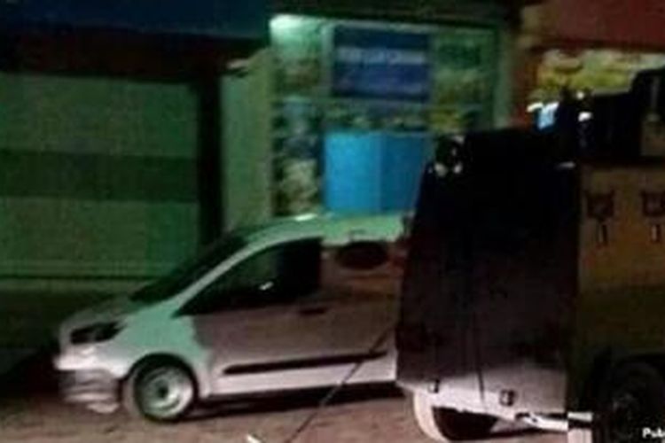 Sebuah kendaraan pasukan keamanan Turki yang dituduh telah menyeret mayat seorang pemberontak Kurdi