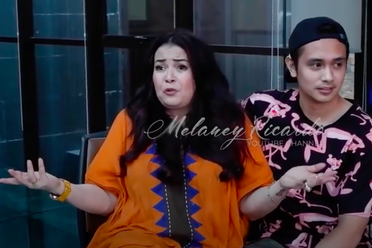 Ajun Perwira dan Jennifer Jill saat berbincang dengan Melaney Ricardo