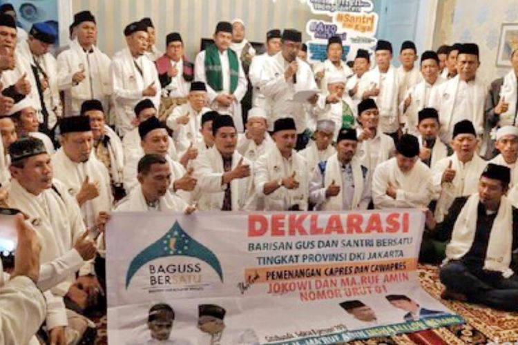 Maruf Amin bersama relawan Barisan Gus dan Santri Bersatu (Baguss), di kediaman Maruf, Menteng, Jakarta, Selasa (8/1/2019).