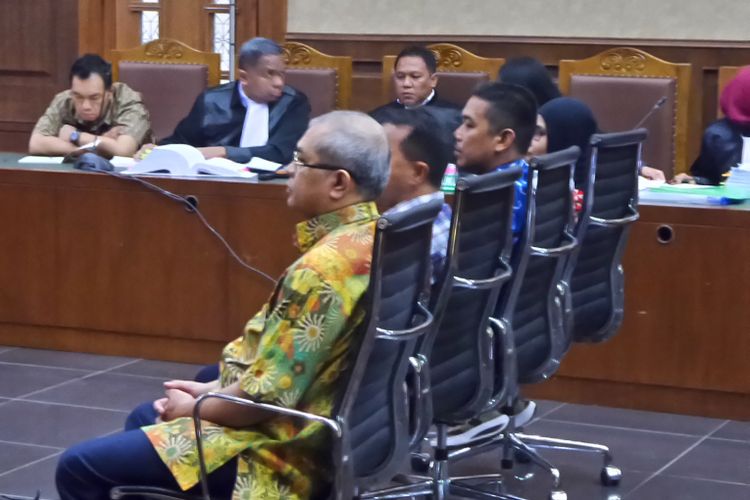 Direktur Kepelabuhan dan Pengerukan Ditjen Perhubungan Laut, Mauritz HM Sibarani saat bersaksi di Pengadilan Tipikor Jakarta, Senin (4/12/2017).