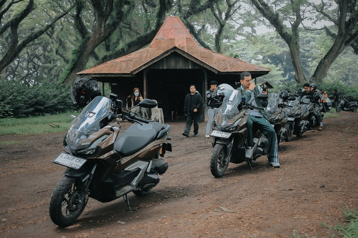 Sejumlah peserta sebelum memulai perjalanan Xploride Mystery Camp bersama Honda ADV160 di Banyuwangi, Jawa Timur. 