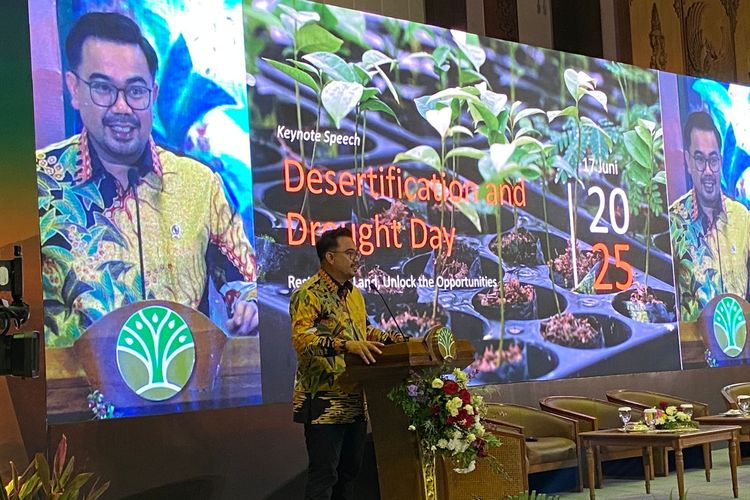 Wamenhut, Sulaiman Umar Siddiq, menjelaskan terkait degradasi lahan, Rabu (9/7/2025). 