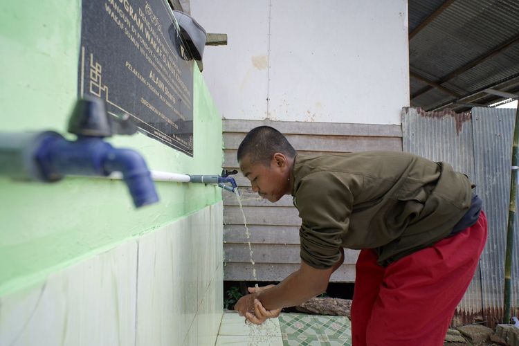 Selain sumur air bersih, Dompet Dhuafa dan Alami juga mendirikan tempat wudu dan fasilitas mandi, cuci, kakus (MCK) guna memenuhi kebutuhan sanitasi dan membangun perilaku hidup bersih sehat (PHBS) di tengah masyarakat Bantuas.