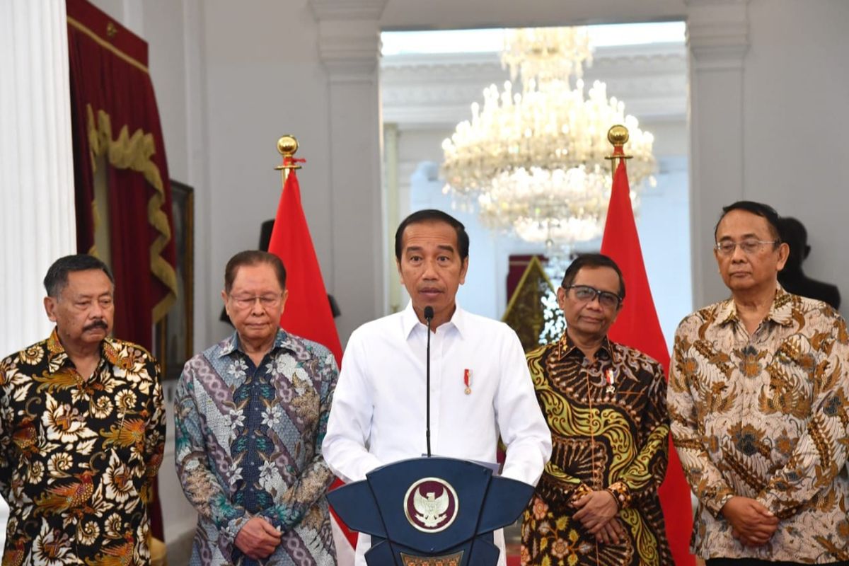 Indonesian President Joko Widodo speaks to a press conference after receiving officials who are tasked with 
Non-judicial Settlements of Human Rights Violations (PPHAM) at the State Palace in the capital Jakarta on Wednesday, January 11, 2023. 