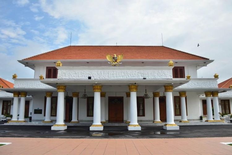 Gedung Grahadi di Surabaya, Jawa Timur.