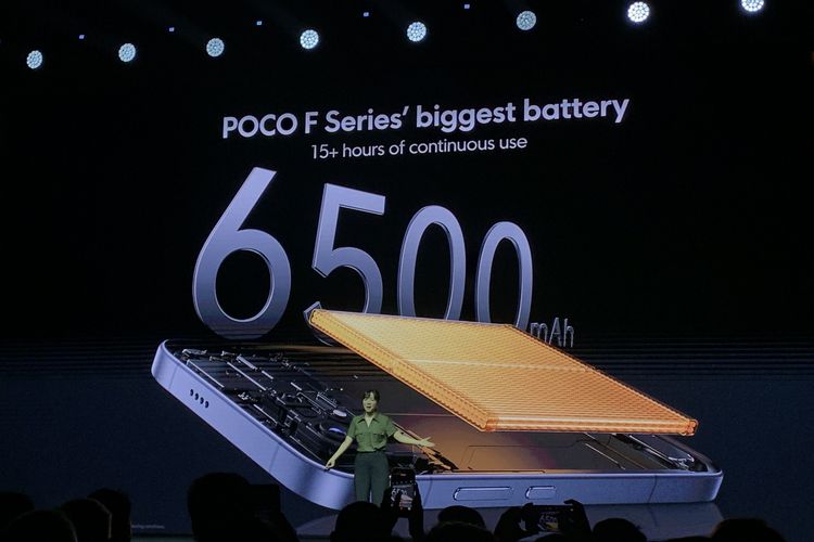 Poco F8 Ultra dibekali baterai 6.500 mAh, sedangkan Poco F8 Pro 6.210 mAh.