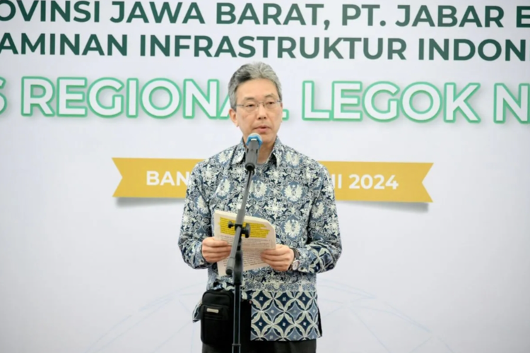 Penasihat Senior Menteri Lingkungan Hidup Jepang Ono Hiroshi saat memberikan keterangan dalam Perjanjian Kerja Sama (PKS) untuk penyediaan infrastruktur dan pengelolaan TPPAS Regional Legok Nangka yang ditandatangani oleh tiga pihak yakni Pemprov Jabar, PT Jabar Enviromental Solutions (JES), dan PT Penjaminan Infrastruktur Indonesia (PII) di Gedung Sate Bandung, Jumat (28/6/2024).