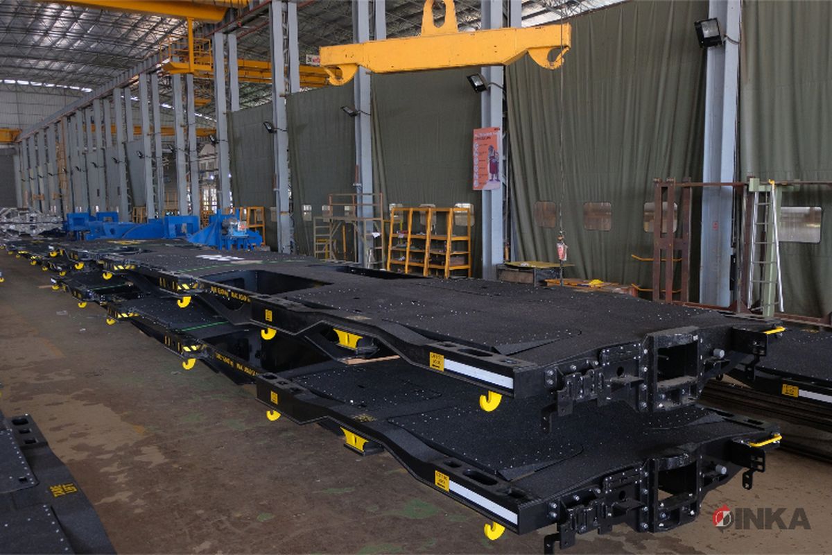 Gerbong Container Flat Top Wagon (CFT Wagon) buatan PT INKA (Persero) yang diproduksi untuk KiwiRail, siap dikirim sebagai bagian dari kontrak senilai 71 juta dollar Selandia Baru. Produk ini akan memperkuat infrastruktur logistik kereta api di Selandia Baru