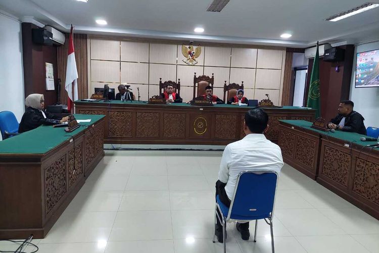 Majelis Hakim Pengadilan Tindak Pidana Korupsi (Tipikor) Banda Aceh, Provinsi Aceh, memvonis Eks Direktur Rumah Sakit Arun Lhokseumawe 2016-2023, Hariadi, enam tahun penjara, Senin (29/1/2024)