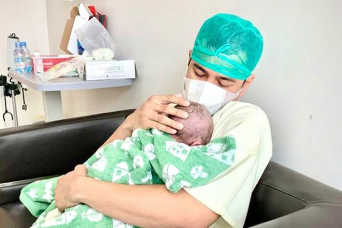 Raffi Ahmad dan anak keduanya