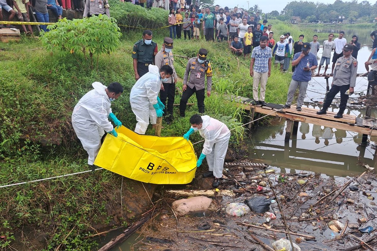 Polisi menemukan mayat diduga korban mutilasi di Sungai Batang Anai, Padang Pariaman, Sumbar, Selasa (17/6/2025)