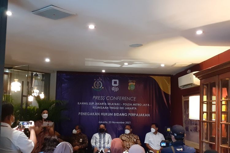 Konferensi pers penegakan hukum penyidikan tindak pidana perpajakan di wilayah Jakarta, Selasa (23/11/2021).