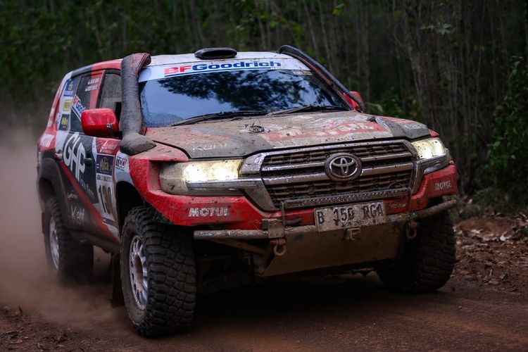 Debut Julian Johan bersama tim Jejelogy GHP Law and Firm pada Asia Cross Country Rally (AXCR) 2023 di Thailand.