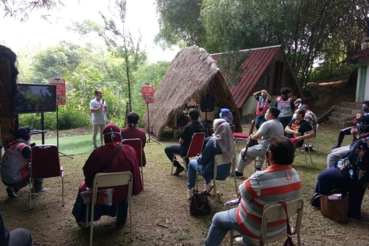 Para relawan dari Temanco sedang berkumpul, Senin (28/9/2020). Temanco adalah komunitas yang beranggotakan para penyintas Covid-19 di Kota Bogor yang telah sembuh.