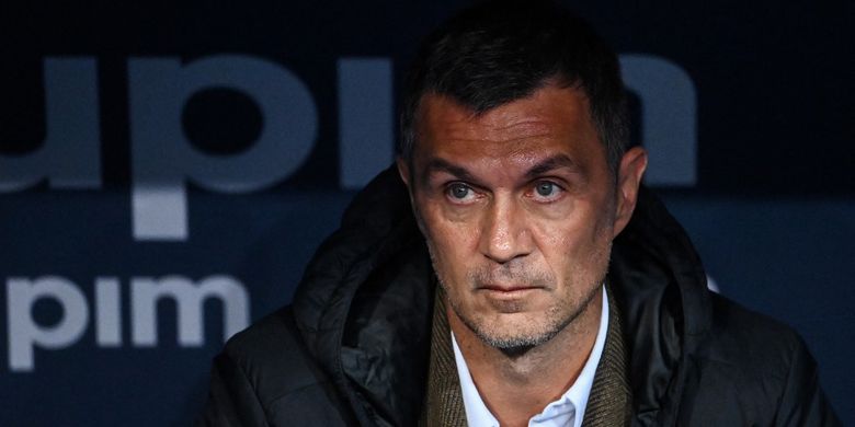 Ekspresi Paolo Maldini dalam laga Liga Italia 2022-2023 antara Empoli vs AC Milan di Stadion Carlo Castellani, 1 Oktober 2022. Pada 6 Juni 2023, AC Milan mengumumkan pemecatan Maldini dari posisi Direktur Teknik tim. Terkini,  Maldini dikabarkan didekati PSG dan timnas Italia.