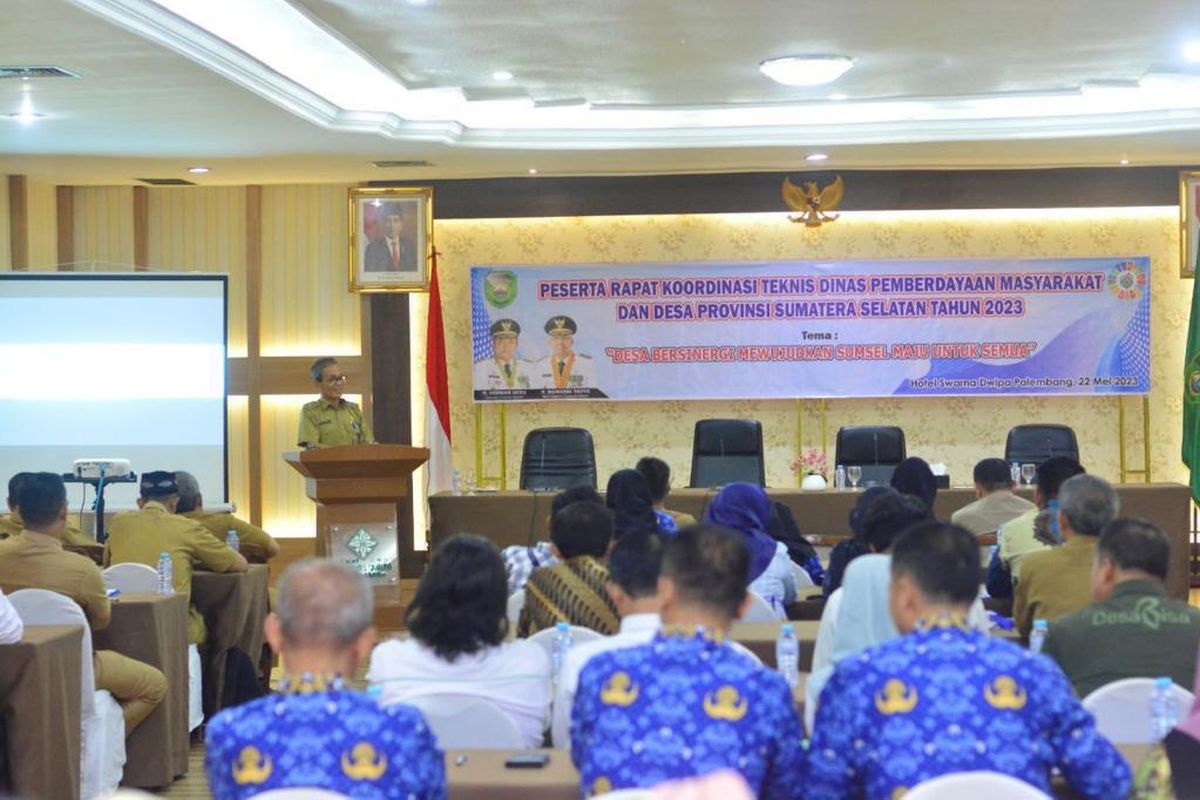 Sekretaris Daerah (Sekda) Sumatera Seatan (Sumsel) SA Supriono dalam Rapat Koordinasi (Rakor) Dinas Pemberdayaan Masyarakat Desa (PMD) untuk mensinkronisasikan program  dalam upaya mencapai visi dan misi ?Sumsel Maju Untuk Semua? di Hotel Swarna Dwipa, Senin (22/5/2023).