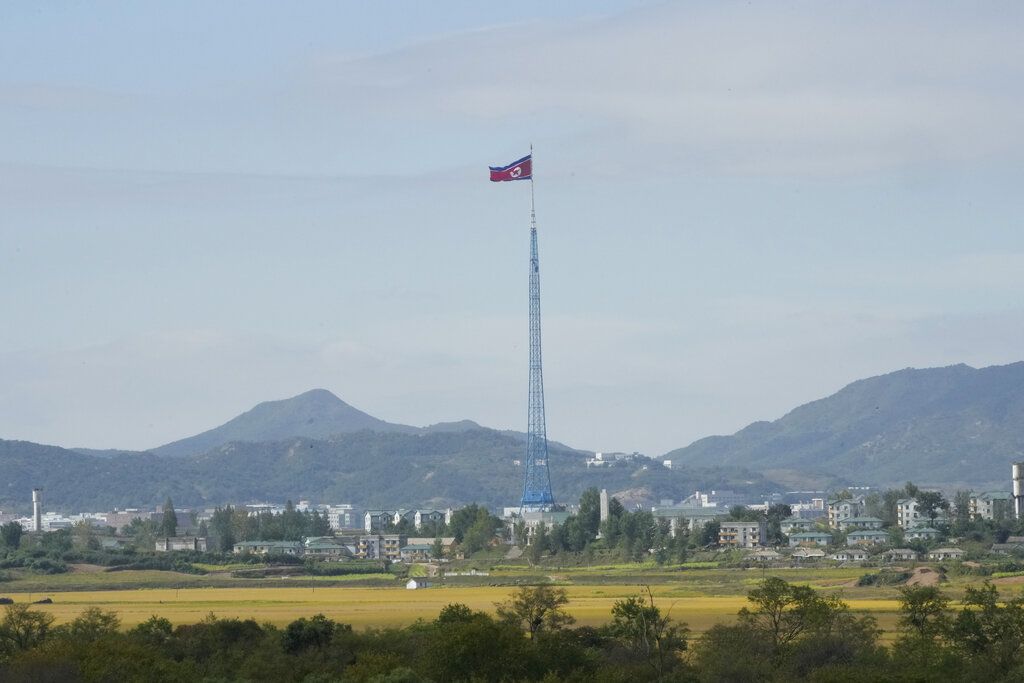 Di Tengah Kekurangan Pangan, Korea Utara Rayakan 10.000 Rumah Baru