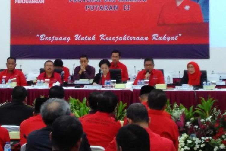 Ketua Umum PDI-P Megawati Soekarnoputri memimpin rapat koordinasi pemenangan Pilkada DKI putaran kedua