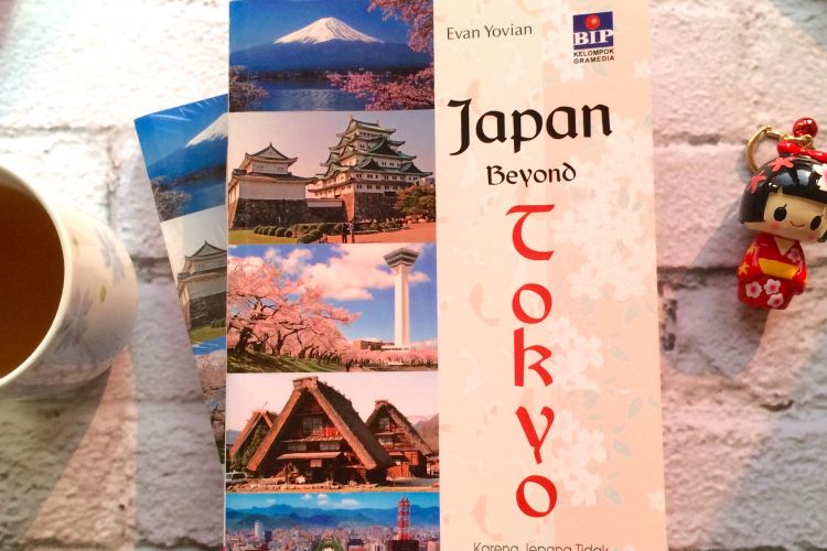 Buku Japan Beyond Tokyo yang diterbitkan Bhuana Ilmu Populer ini mengajak wisatawan untuk menjelajahi Jepang. Banyak tempat wisata terbaik di Jepang, tidak hanya Tokyo. 