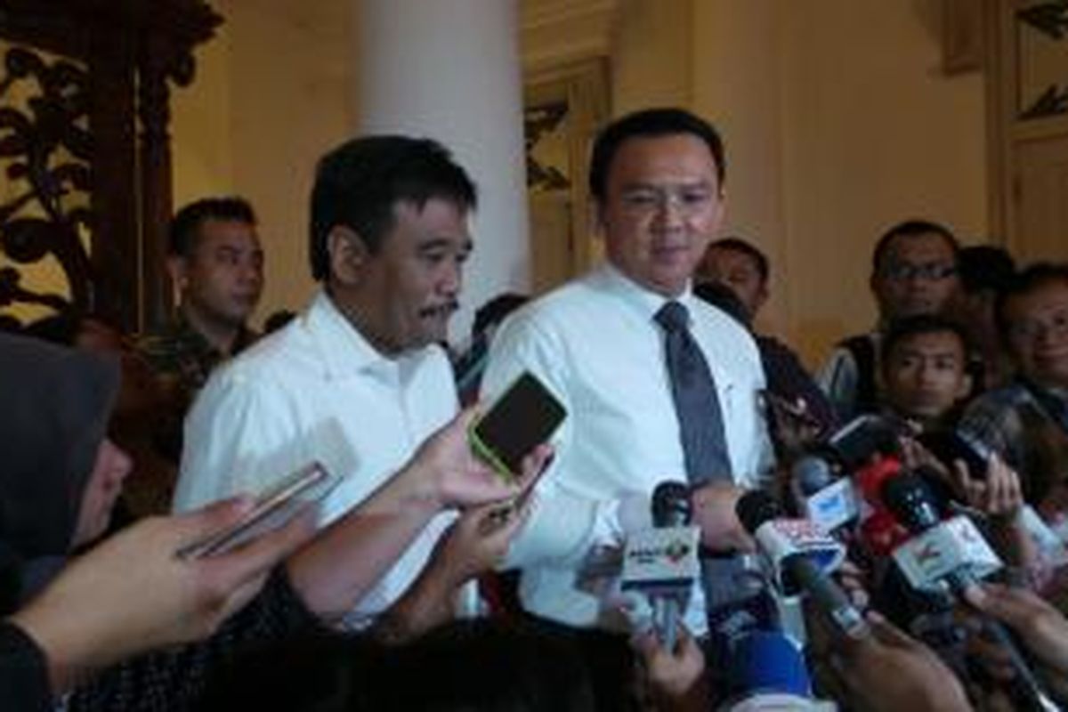 Gubernur DKI Jakarta Basuki Tjahaja Purnama (kanan) bersama Wakil Gubernur DKI Jakarta Djarot Saiful Hidayat (kiri), di Balaikota, Senin (12/1/2015).