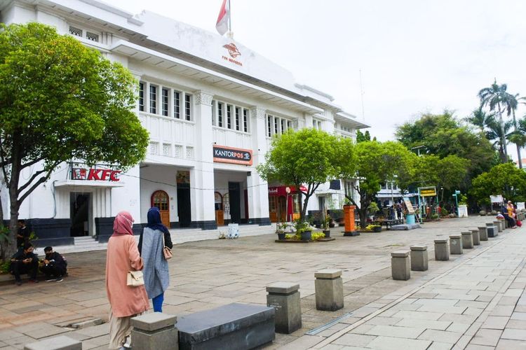 Kawasan wisata Kota Tua sudah dibuka kembali sejak akhir Oktober 2021. Namun, hingga saat ini kawasan wisata tersebut terpantau masih sepi pengunjung, Jakarta, Rabu (10/11/2021).