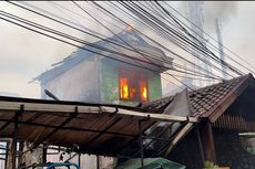 Rumah 2 Lantai di Pondok Labu Terbakar, Sempat Terdengar Ledakan dari Dalam