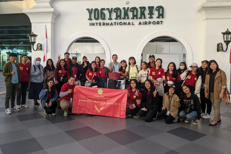 Sebagian mahasiswa PGSD Universitas Sanata Dharma (USD) yang akan diberangkatkan dari Yogyakarta ke daerah 3T.