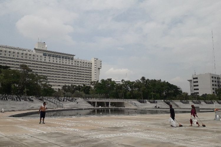 Proyek revitalisasi Lapangan Banteng, Monumen Nasional Pembebasan Irian Barat, Pasar Baru, Jakarta Pusat pada Senin (9/4/2018).