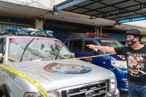 Kantor Ormas di Karawang Digeruduk Massa, Penjaga: Saya Masuk, Mereka Lempar Banyak Barang