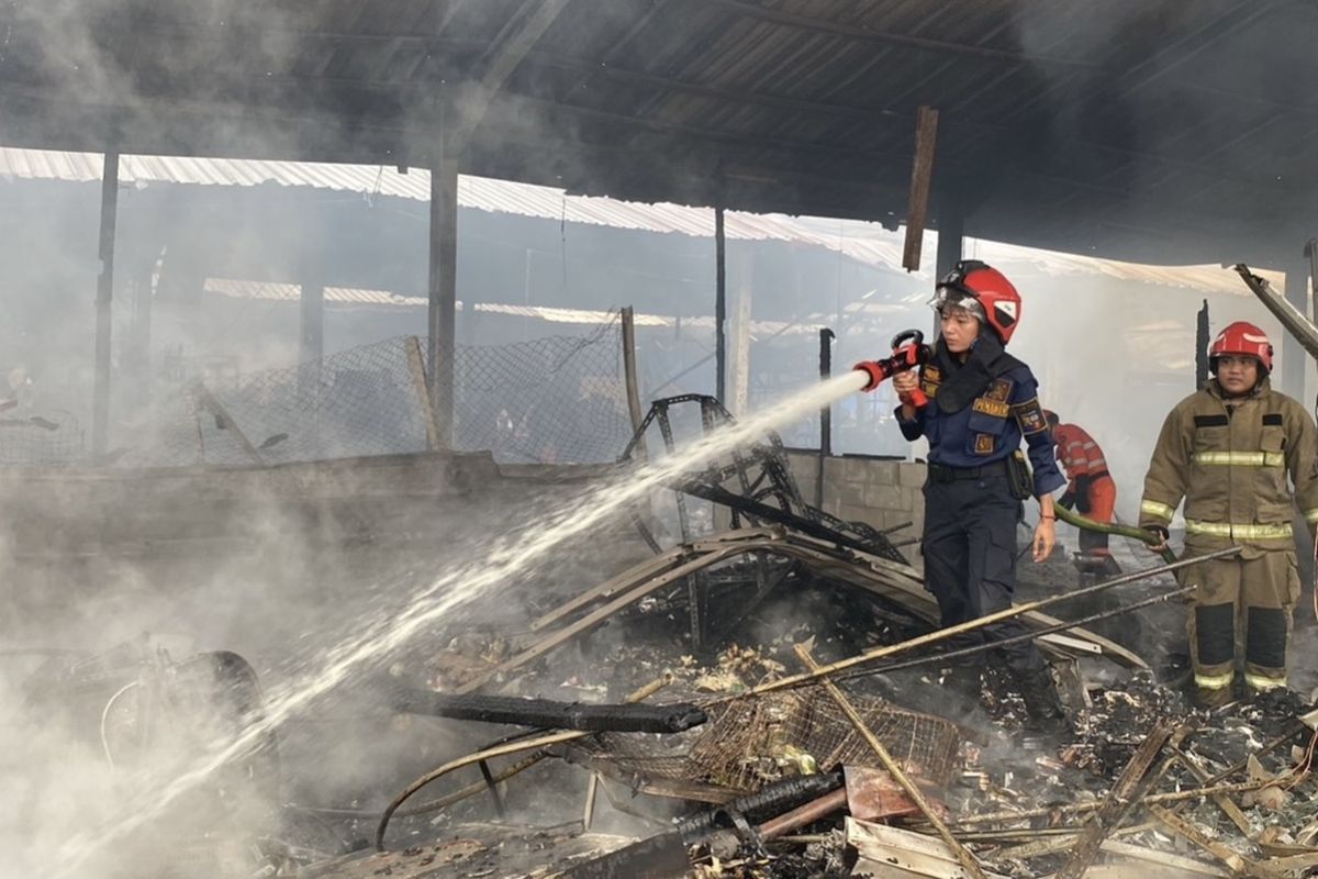 Kebakaran hebat terjadi di Pasar Induk Teknik Umum (TU), Kecamatan Tanah Sareal, Kota Bogor, Senin (1/6/2024).