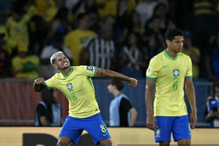 Bruno Guimaraes merayakan gol ke gawang Chile. Timnas Brasil menutup laga kandang kualifikasi Piala Dunia 2026 dengan kemenangan meyakinkan. Bertanding di Stadion Maracanã, Jumat (5/9/2025) pagi WIB, Selecao mengalahkan Chile 3-0 lewat gol Estevao, Lucas Paqueta, dan Bruno.