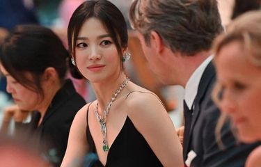 Song Hye Kyo dalam acara Chaumet di Paris