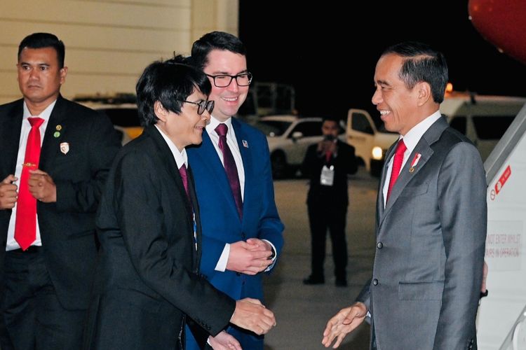 Presiden Joko Widodo saat tiba di Bandar Udara Melbourne Jet Base, Australia pada Senin (4/2/2024) malam. Kunjungan Presiden ke Australia kali ini dalam rangka menghadiri KTT Asean-Australia. 
