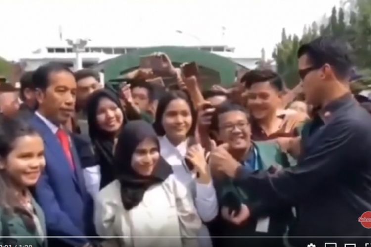 Sebuah video aksi seorang personel Pasukan Pengamanan Presiden (Paspampres) viral di media sosial