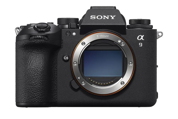 Kamera mirrorless full-frame Sony A9 III dengan sensor CMOS full-frame stacked 24,6 MP yang dibekali teknologi global shutter.