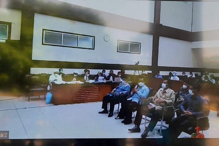 Pengadilan Negeri (PN) Jakarta Timur melanjutkan sidang kasus kerumunan di Petamburan, Jakarta Pusat dan Megamendung, Kabupaten Bogor, Jawa Barat dengan terdakwa Rizieq Shihab pada Senin (26/4/2021) ini.