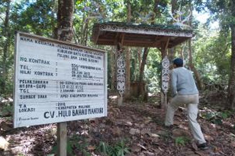 Gapura makam kuno Dayak di tepi Sungai Bahau, Desa Long Berini, Malinau, Kalimantan Utara. Gambar diambil pada Selasa (9/12/2014).