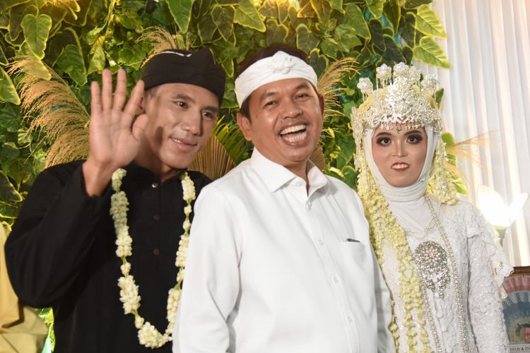Dedi Mulyadi saat menghadiri pernikahan Asep Yunus dan Indri Novianti di Jawa Barat