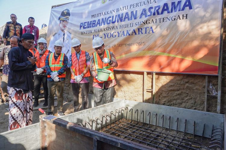 Pemkab HST resmikan pembangunan asrama mahasiswa di Yogyakarta