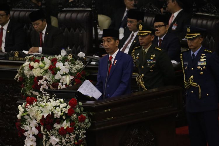 Presiden Joko Widodo saat berpidato dalam Sidang Tahunan MPR 2018 di Kompleks Parlemen, Senayan, Jakarta, Kamis (16/8/2018).
