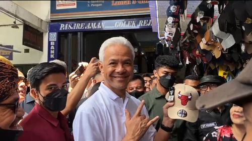 Ganjar Sambangi Pasar Induk Wonosobo, Pedagang Curhat soal Atap Bocor dan Harga Pangan