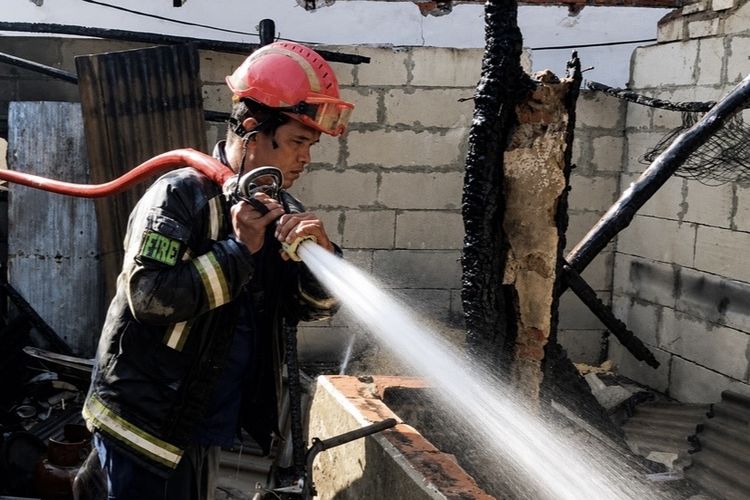 Korsleting Usai Pemadaman Listrik Picu Kebakaran, Rumah Petani di Indramayu Ludes