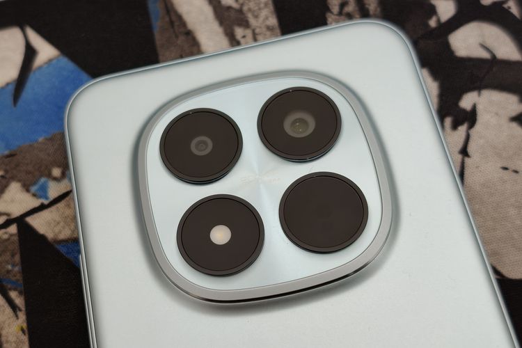 Desain modul kamera belakang Redmi Note 15 Pro Plus yang berbentuk kotak.