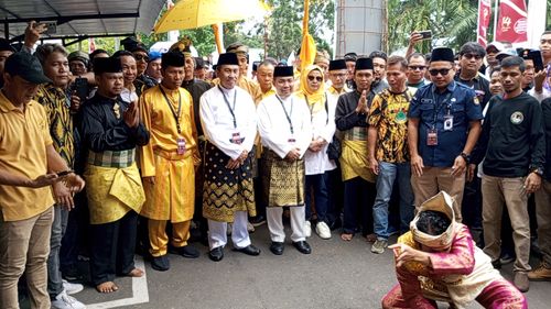 Bakal Calon Gubernur Riau Syamsuar-Mawardi Pertama Mendaftar ke KPU