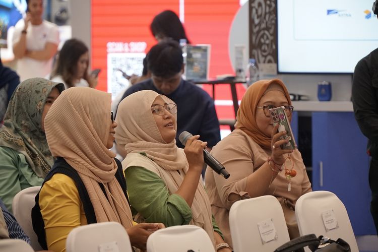 Sesi bincang-bincang yang dihadirkan AdaKami pada FinExpo 2025 menjadi langkah nyata AdaKami mendorong literasi keuangan digital berfokus perempuan.

