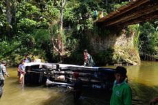 Mobil Dinas Kesehatan Kabupaten Sigi Terjun ke Sungai Saat Menuju Posko Pengungsian Korban Gempa