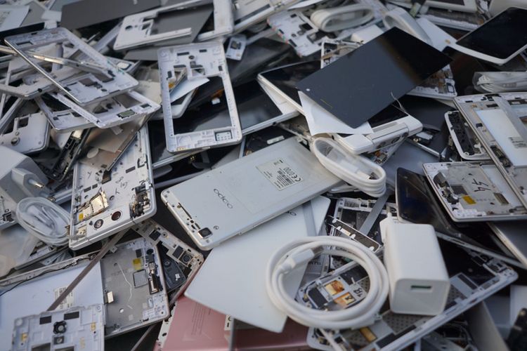 Smartphone dan aksesori Oppo dimusnahkan