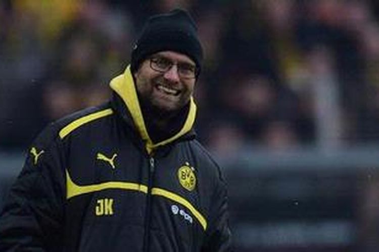 Pelatih Borussia Dortmund, Juergen Klopp, beraksi saat timnya berlaga Bundesliga melawan Hamburger SV di Stadion Signal Iduna Park, Dortmund, Sabtu (9/2/2013). Dortmund akhirnya kalah 1-4. 