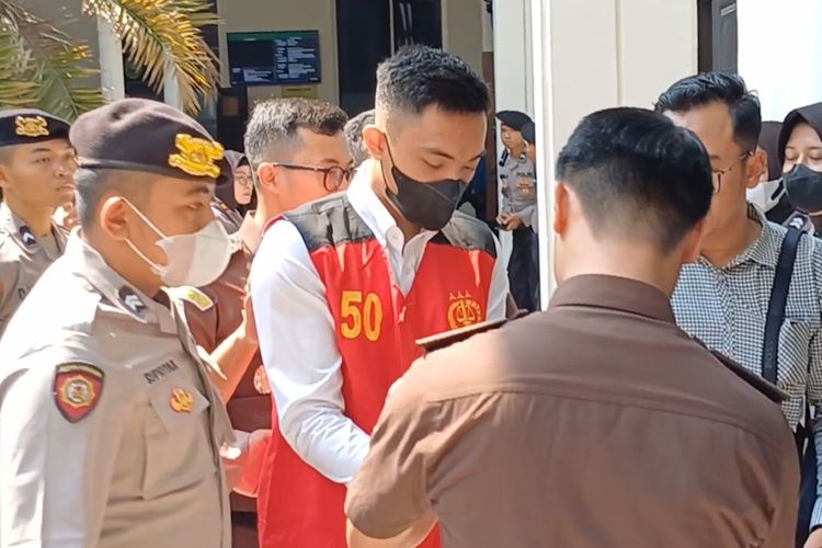 Mario Dandy Satriyo (20) saat tiba di ruang sidang Pengadilan Negeri Jakarta Selatan, Selasa (15/8/2023) 