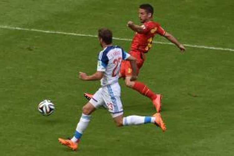 Penampilan gelandang tim nasional Belgia, Dries Mertens, saat melawan Rusia, Minggu (22/6/2014). 